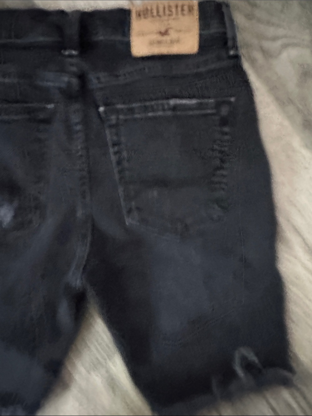 Hollister Black Denim Jean shorts with Logo Patch distressed women’s size 28 - Picture 7 of 8